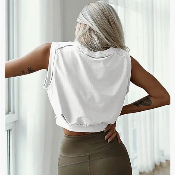 ARRIVE GUIDE Crop Top Athletic Shirts for Women Cute Sleeveless Yoga Tops Shirts - Picture 2 of 4